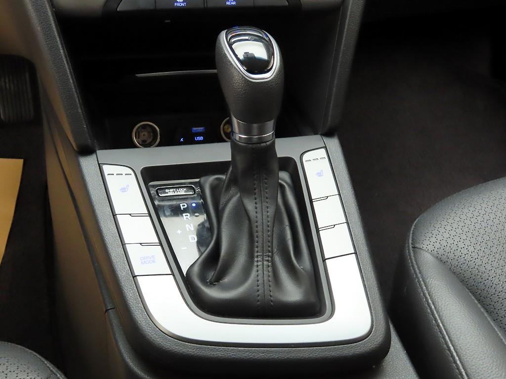 HYUNDAI Avante - Vista 10