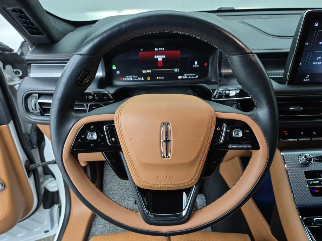 Lincoln Aviator - Vista 9