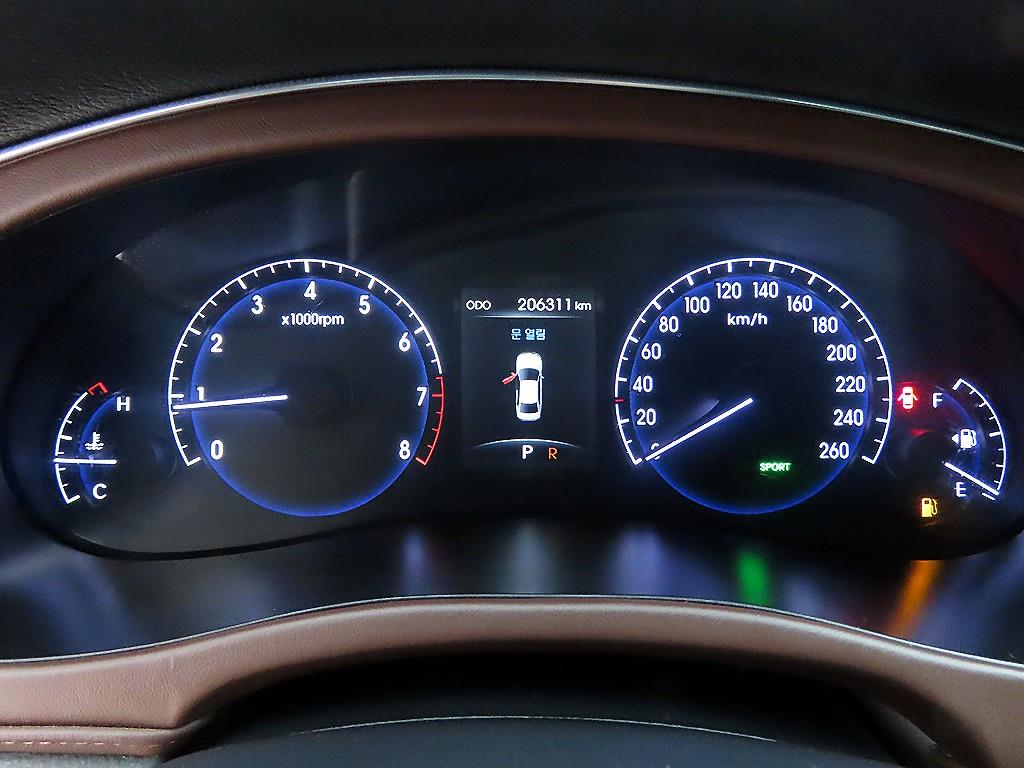 HYUNDAI Genesis - Vista 9