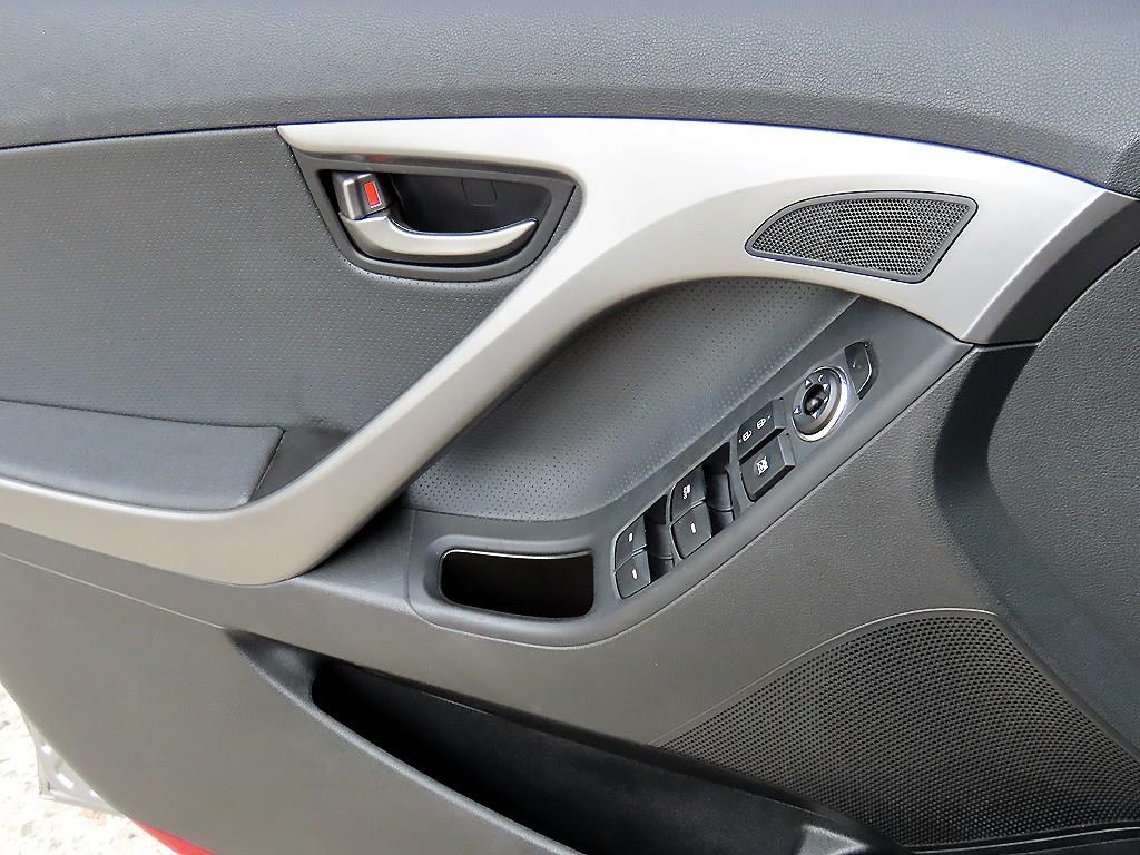 HYUNDAI Avante - Vista 11