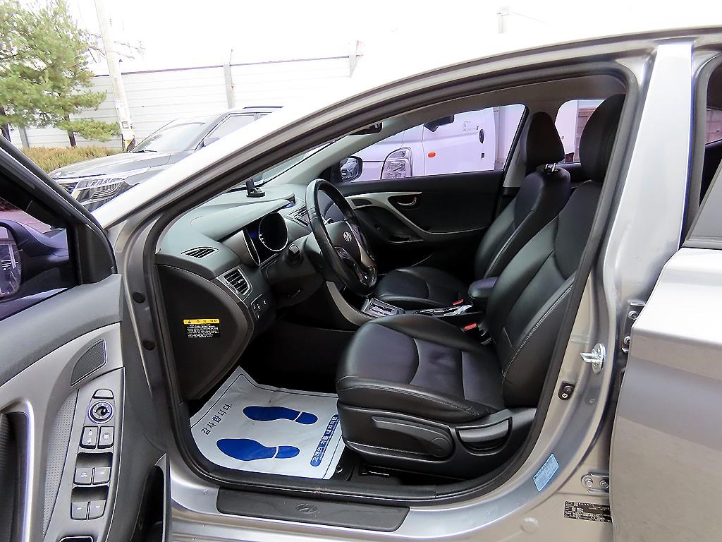 HYUNDAI Avante - Vista 5