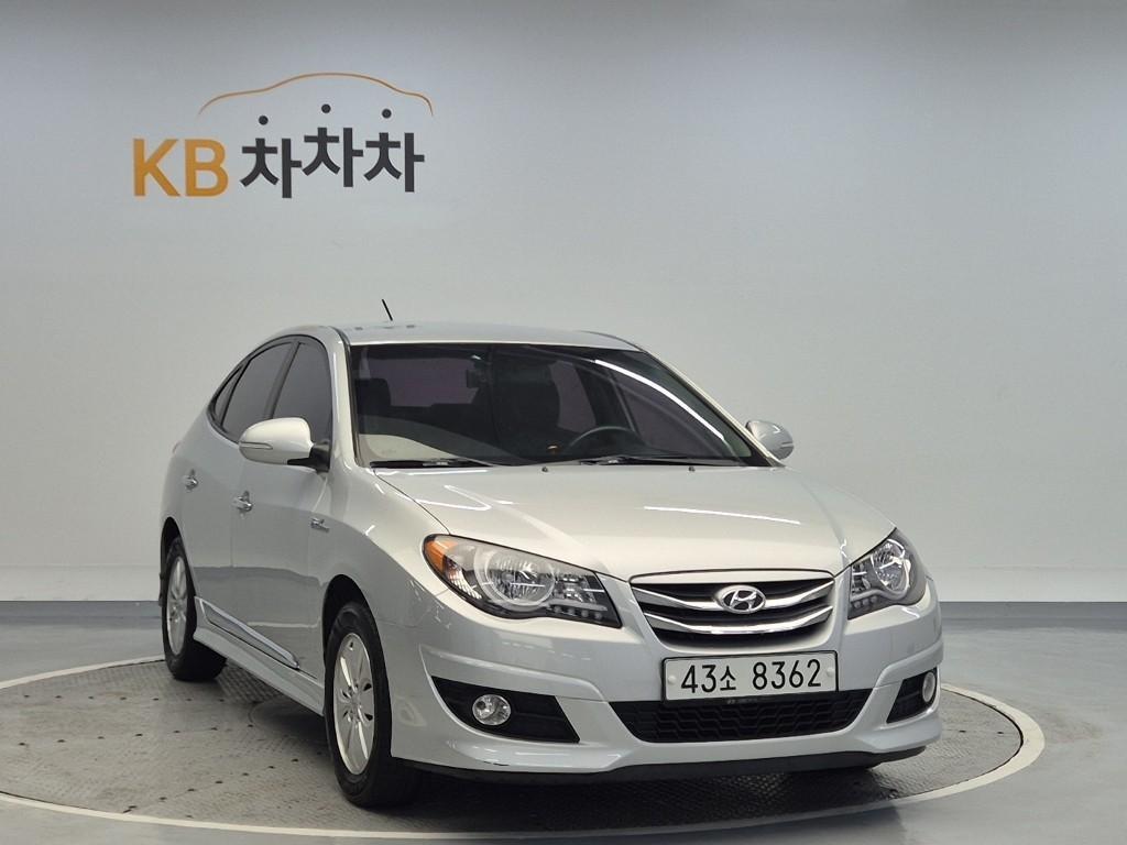 HYUNDAI Avante - Vista 4