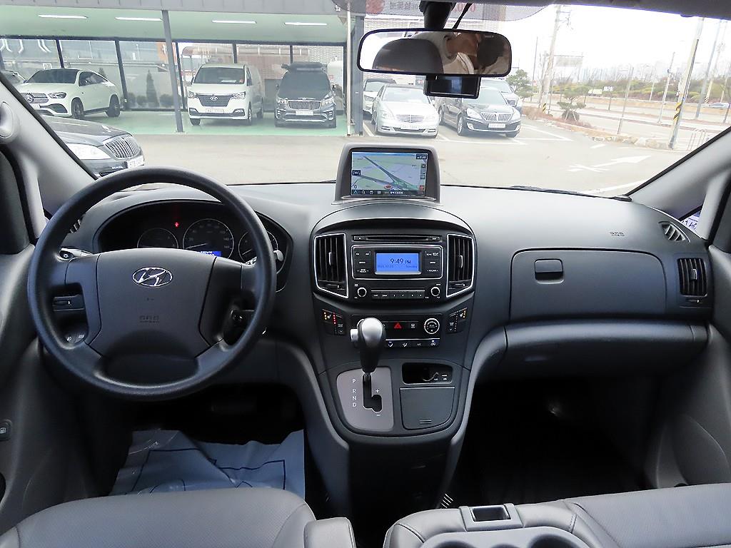 HYUNDAI Starex - Vista 10