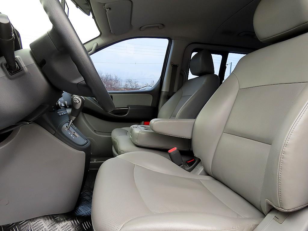 HYUNDAI Starex - Vista 5