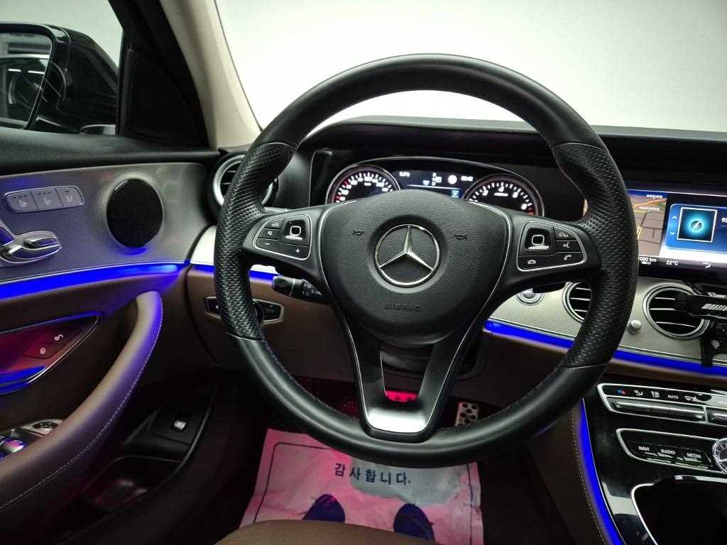 Mercedes Benz E class - Vista 9