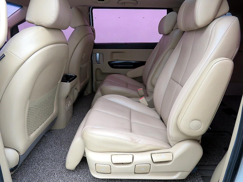 KIA Carnival - Vista 8