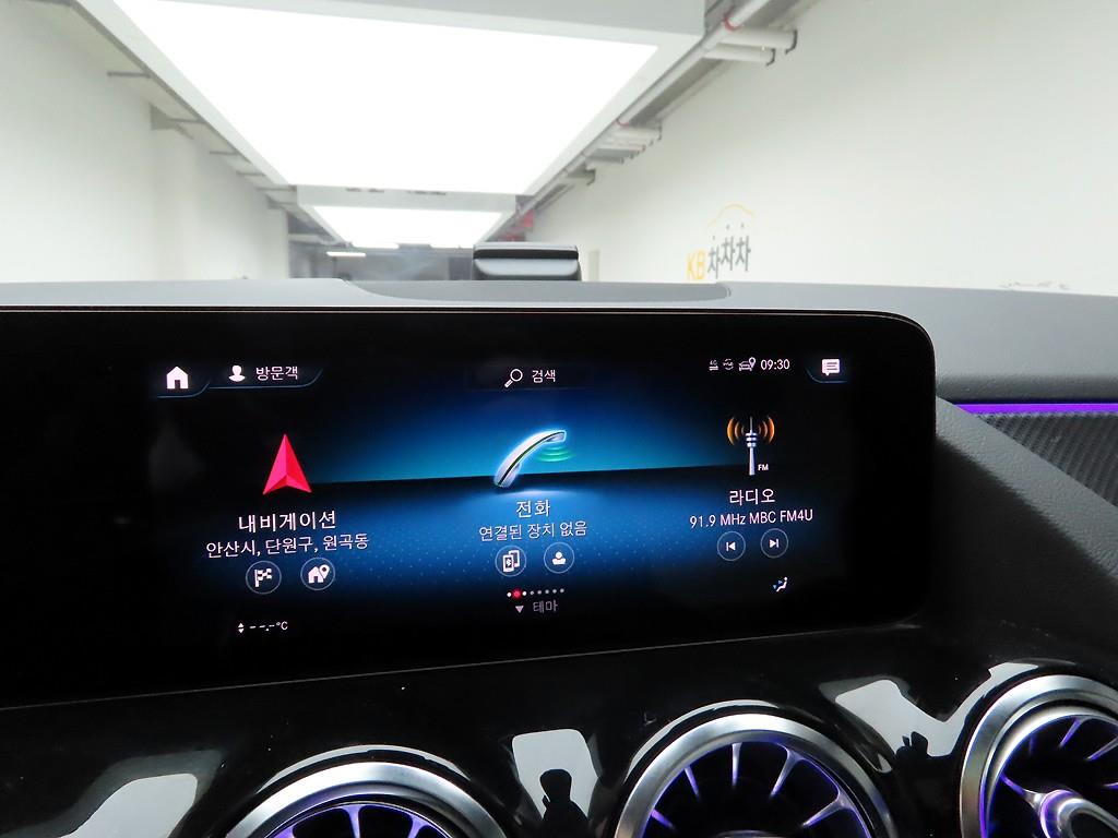 Mercedes Benz GLA Class - Vista 8