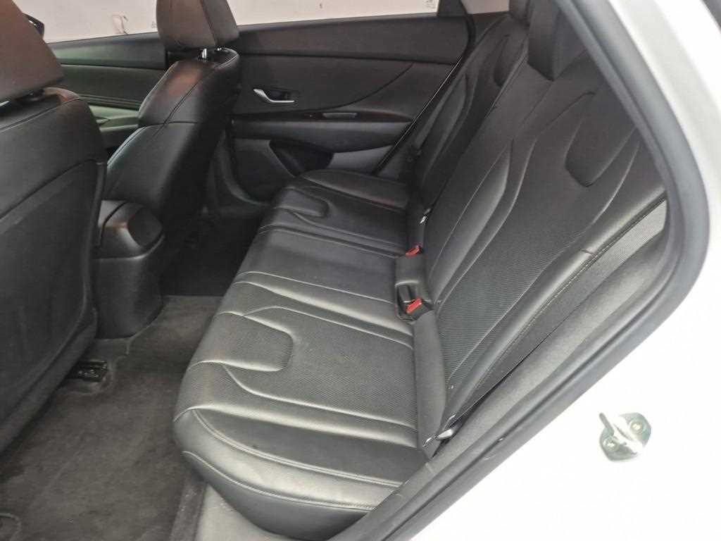 HYUNDAI Avante - Vista 12