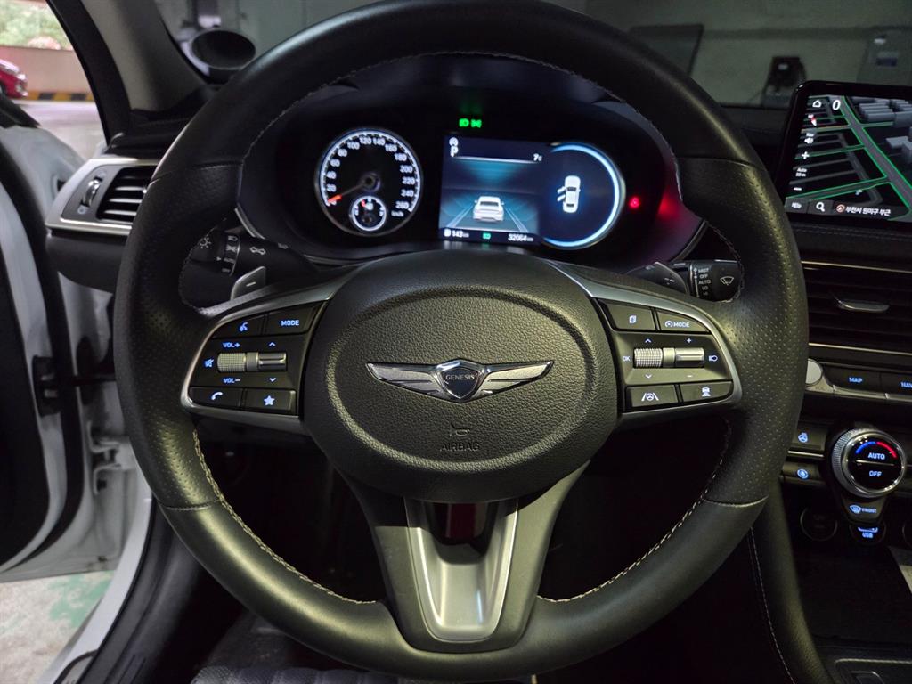 Genesis G70 - Vista 9