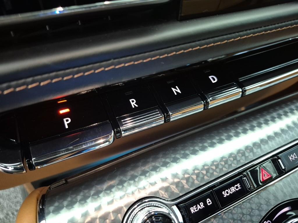 Lincoln Aviator - Vista 8