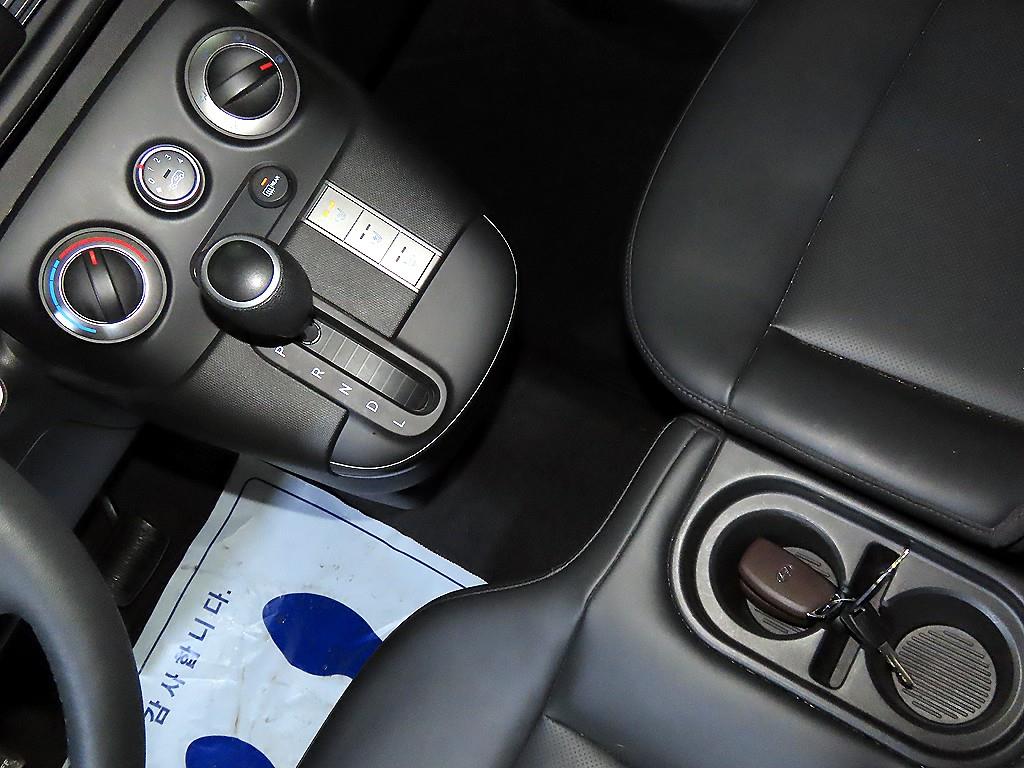 HYUNDAI Casper - Vista 12