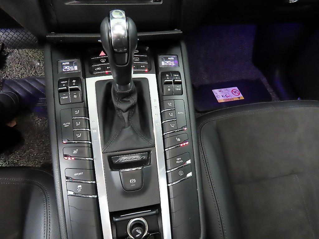 Porsche Macan - Vista 10