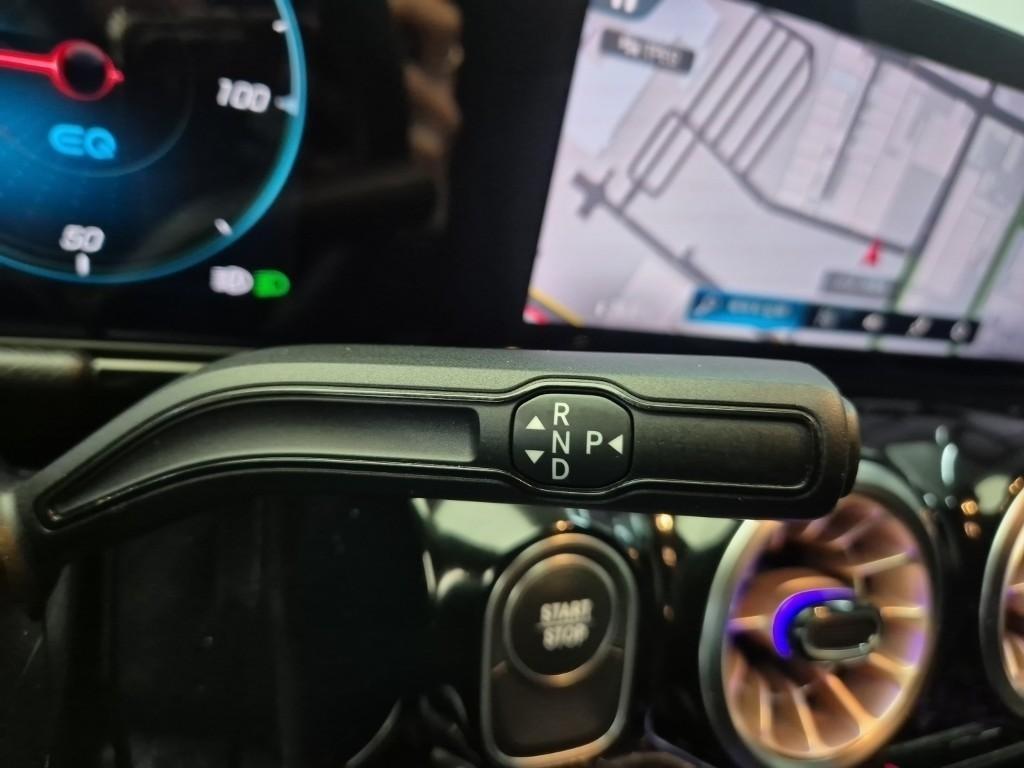 Mercedes Benz EQA - Vista 8