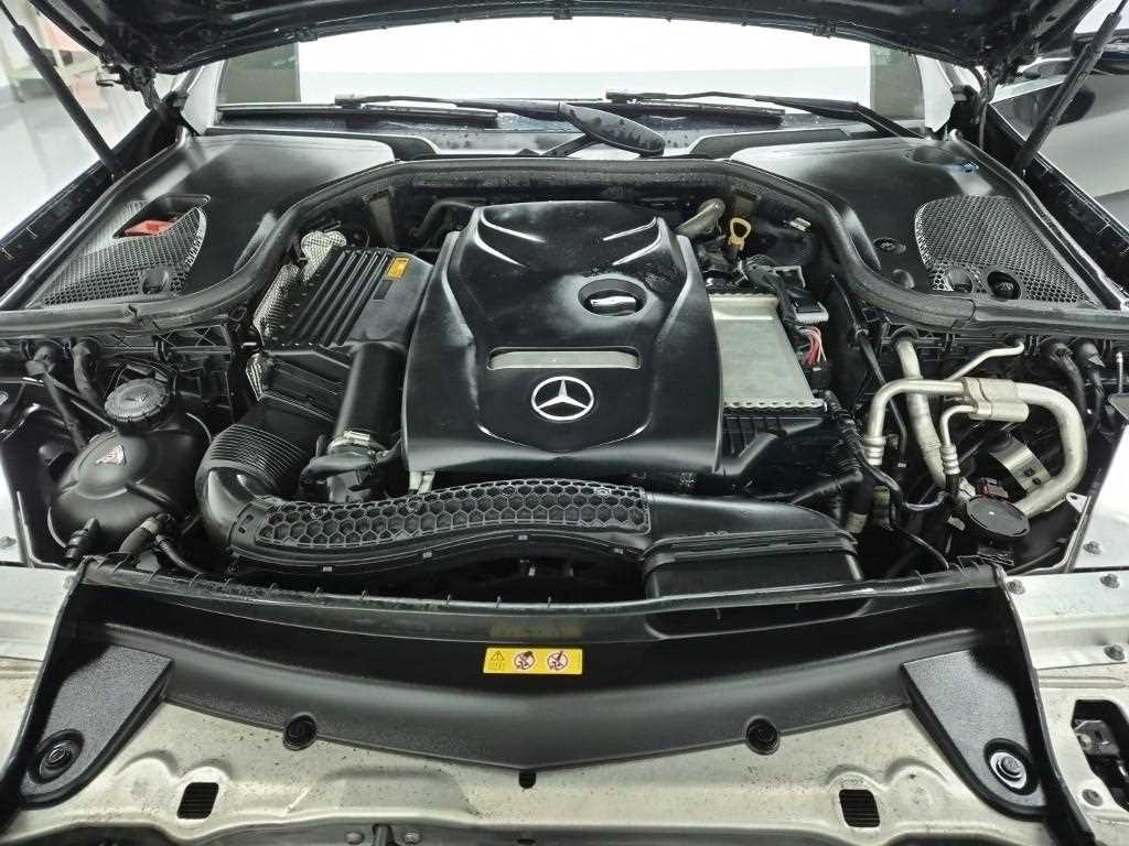 Mercedes Benz E class - Vista 5