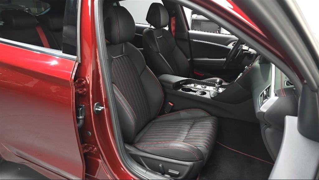 Genesis G70 - Vista 8