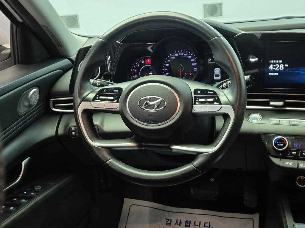 HYUNDAI Avante - Vista 9