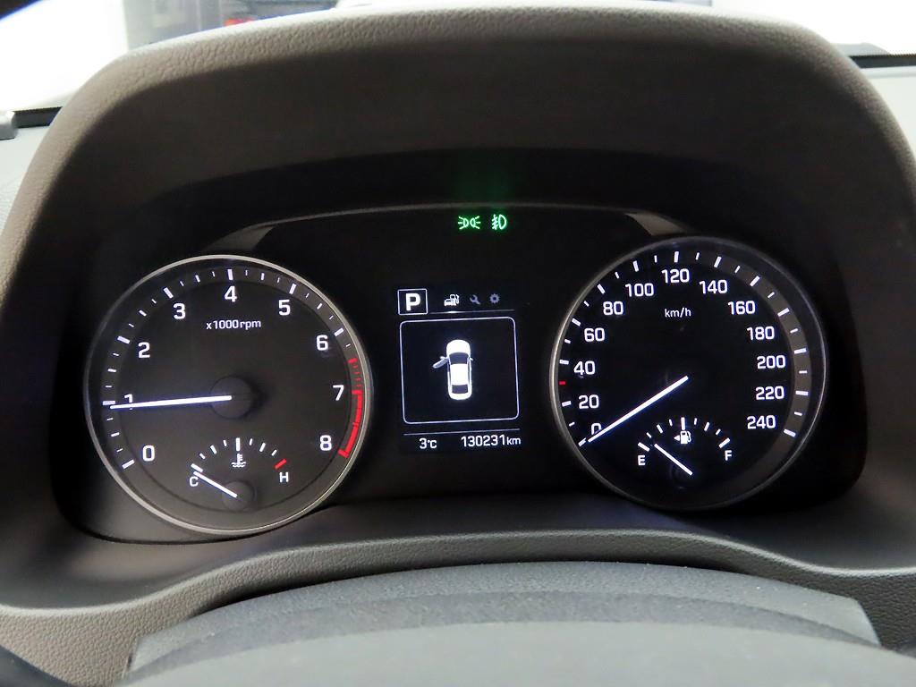 HYUNDAI Avante - Vista 5