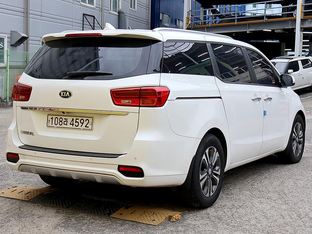 KIA Carnival - Vista 7