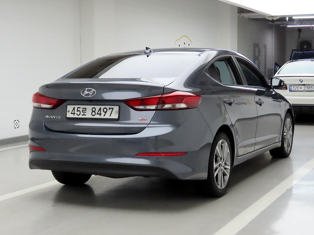 HYUNDAI Avante - Vista 4