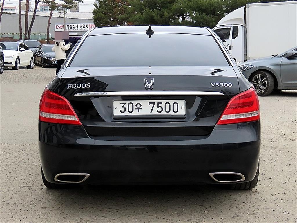 HYUNDAI Equus - Vista 4