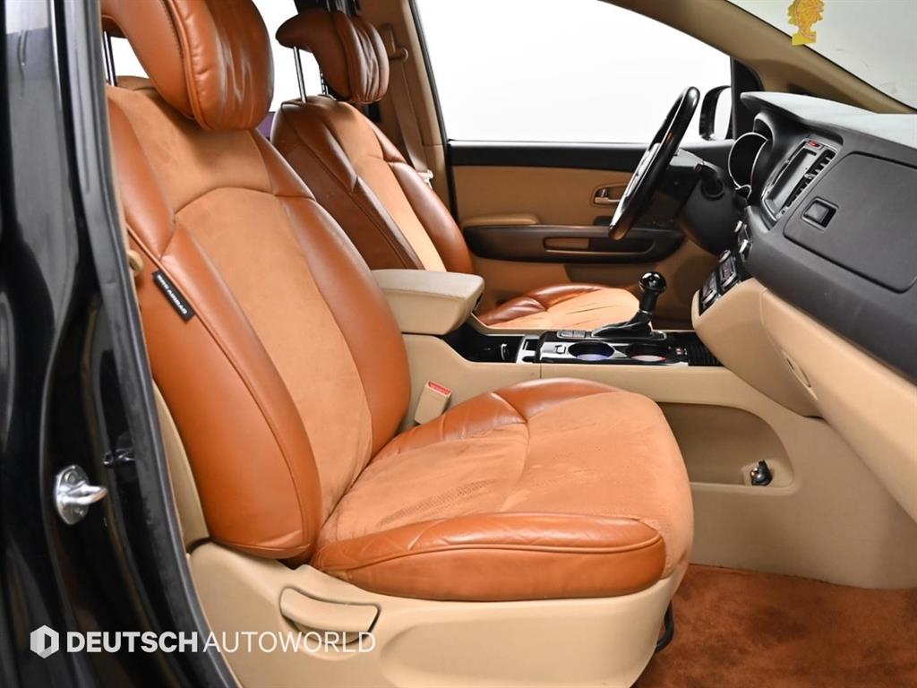 KIA Carnival - Vista 10