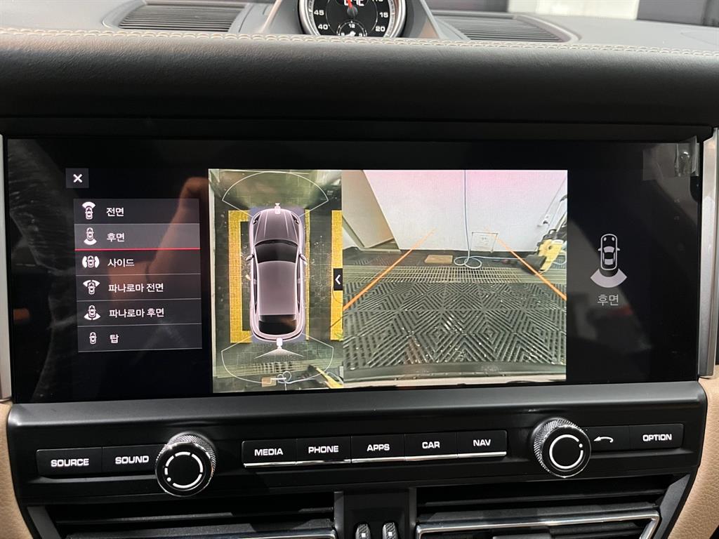 Porsche Macan - Vista 10