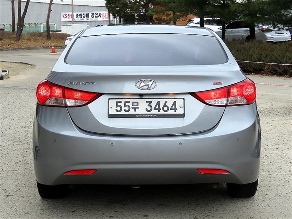 HYUNDAI Avante - Vista 4