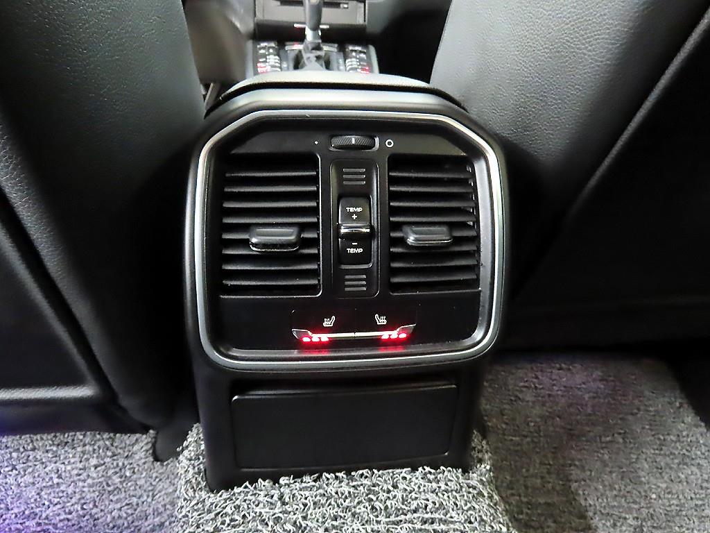 Porsche Macan - Vista 12