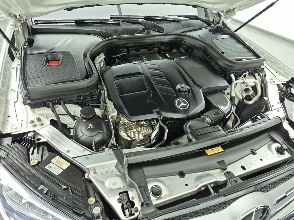 Mercedes Benz GLC Class - Vista 6