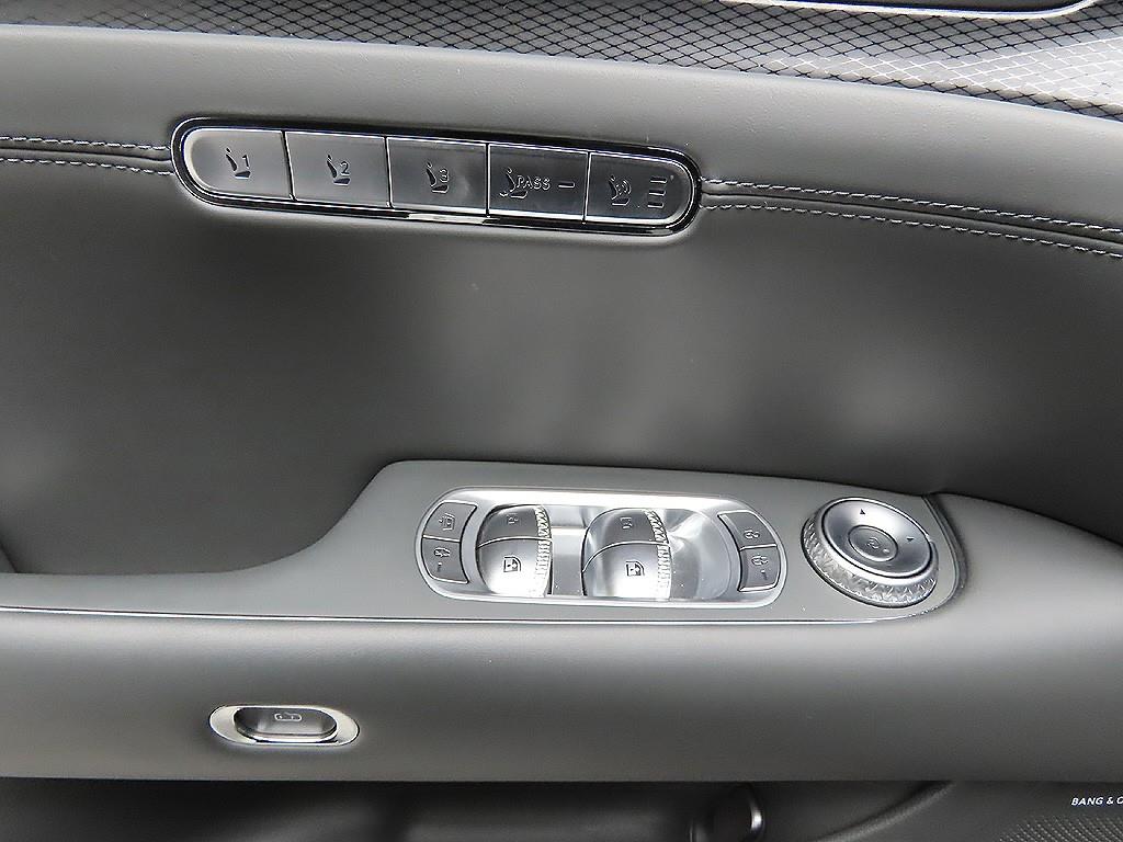 Genesis G90 2025 Negro - Importación desde Corea - HF Imports Iquique - Foto 11