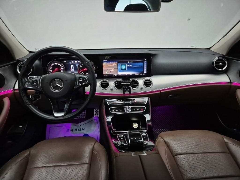 Mercedes Benz E class - Vista 7