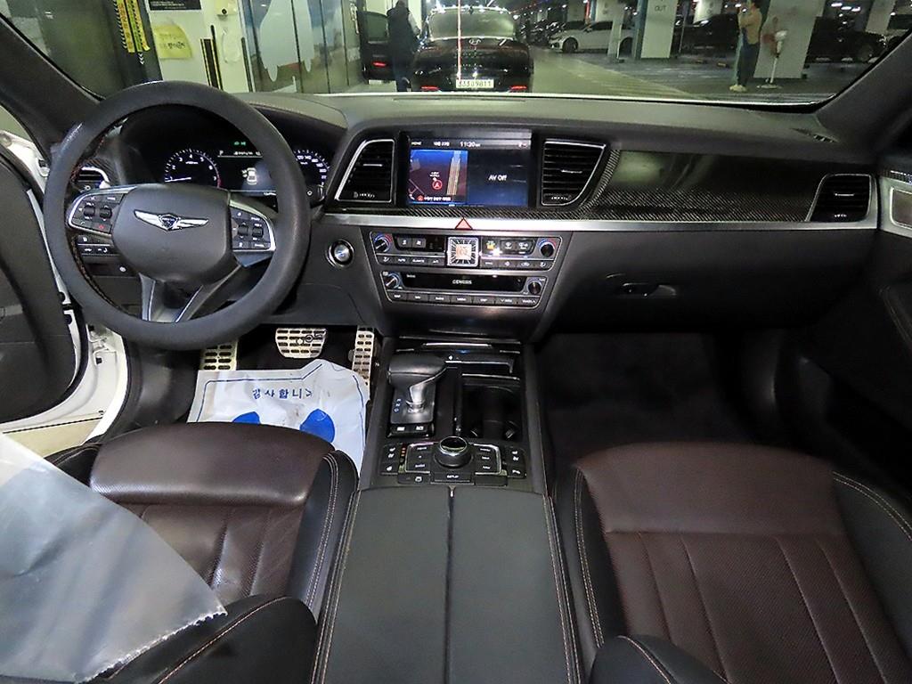 Genesis G80 - Vista 10