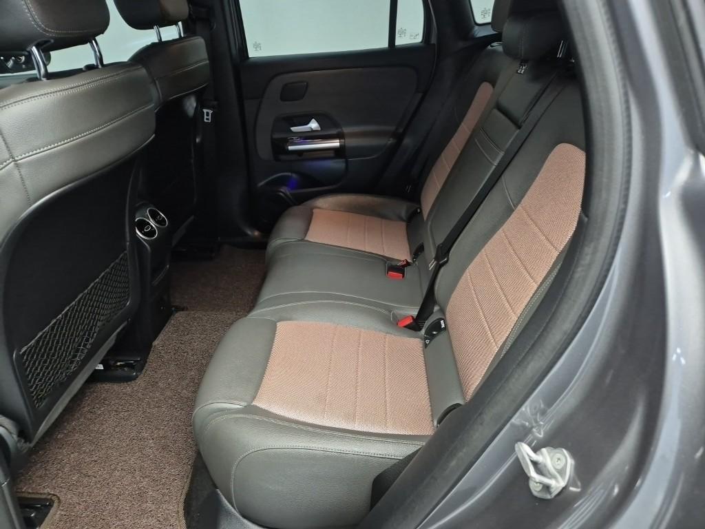 Mercedes Benz EQA - Vista 12