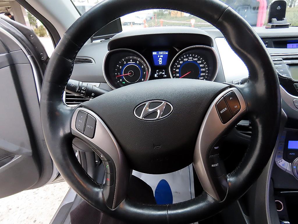 HYUNDAI Avante - Vista 8