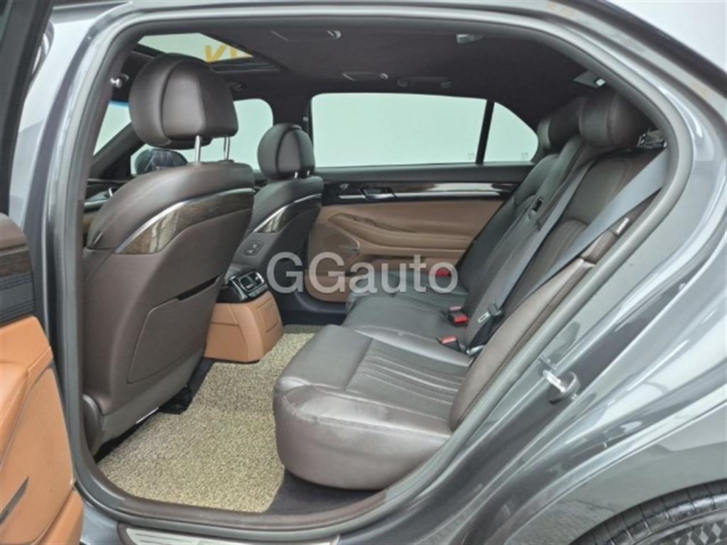 Genesis G90 - Vista 12