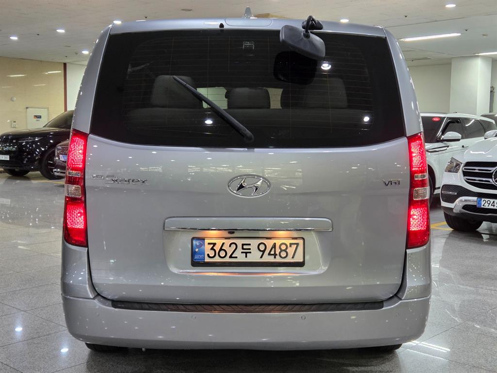 HYUNDAI Starex - Vista 4