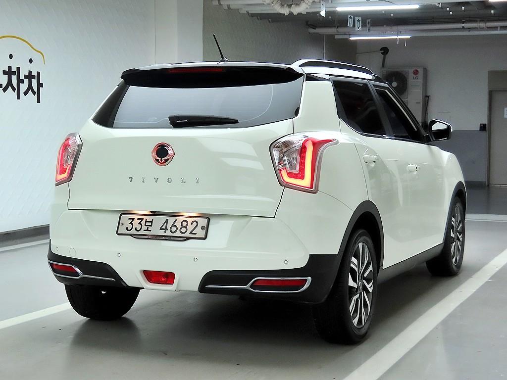 Ssangyong Tivoli - Vista 4