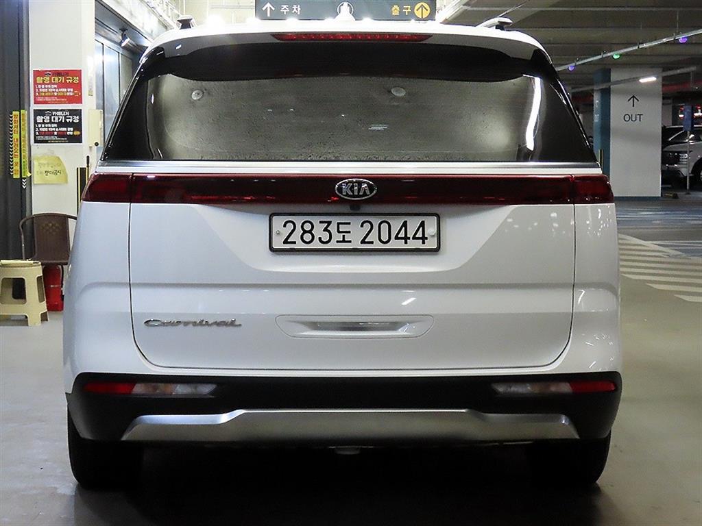 KIA Carnival - Vista 5