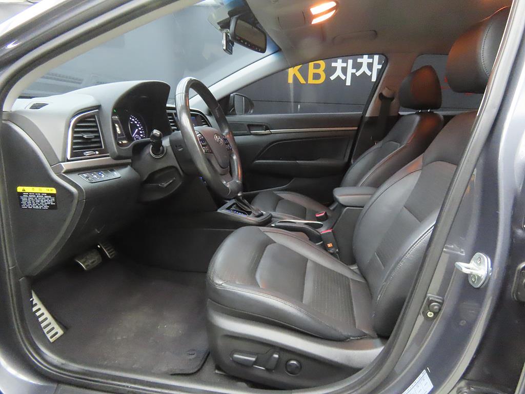 HYUNDAI Avante - Vista 5