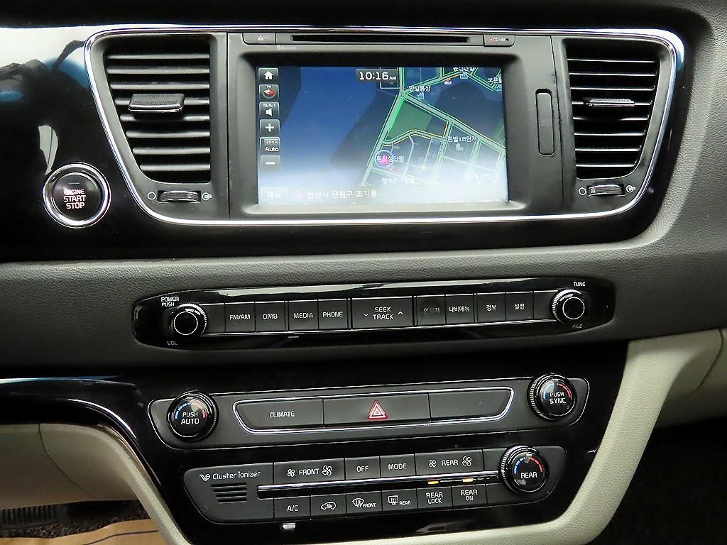 KIA Carnival - Vista 12