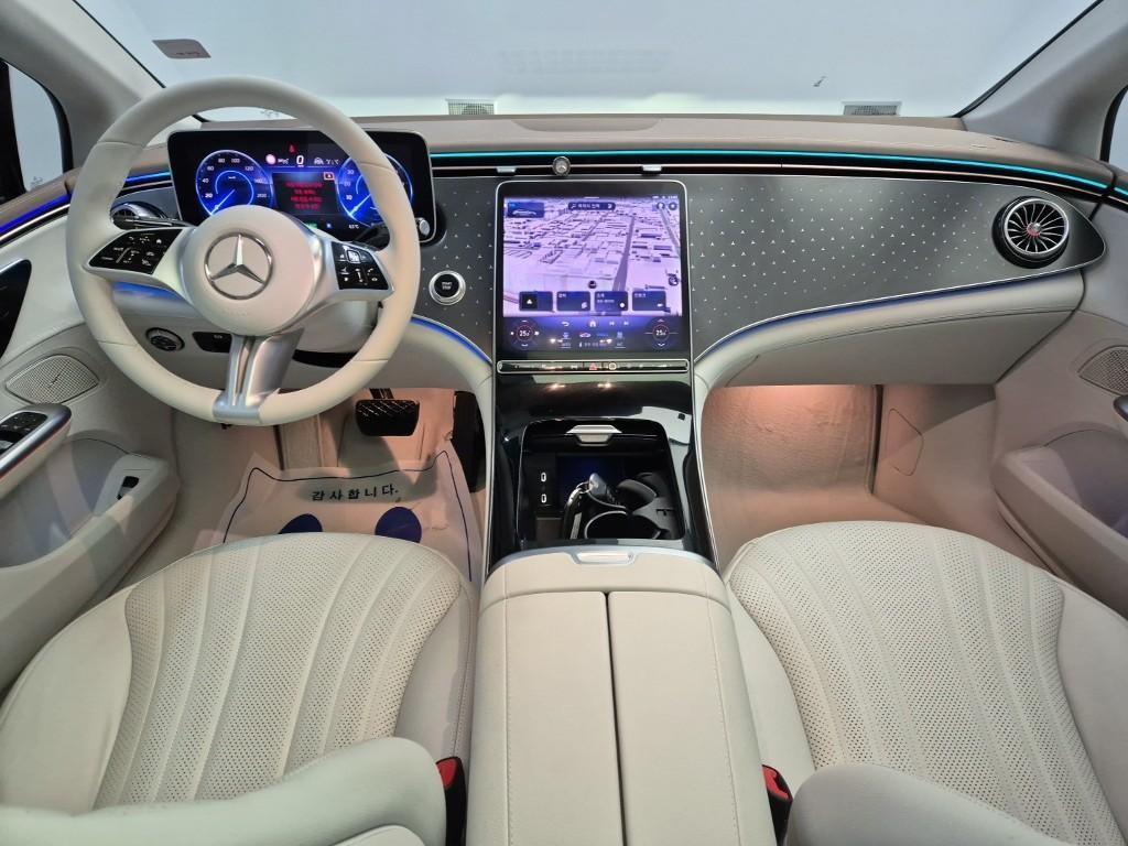 Mercedes Benz EQE - Vista 7