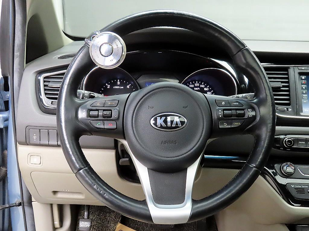 KIA Carnival - Vista 9