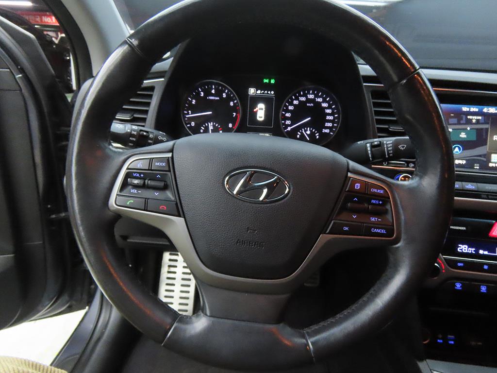 HYUNDAI Avante - Vista 8