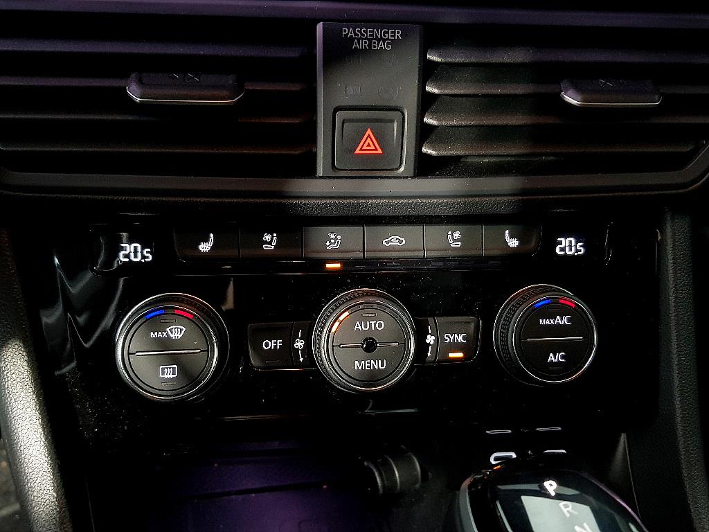 Volkswagen Jetta - Vista 11