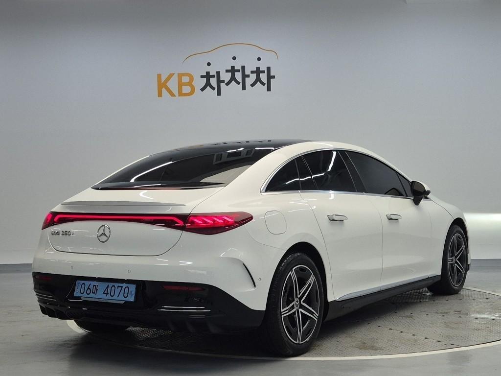 Mercedes Benz EQE - Vista 3