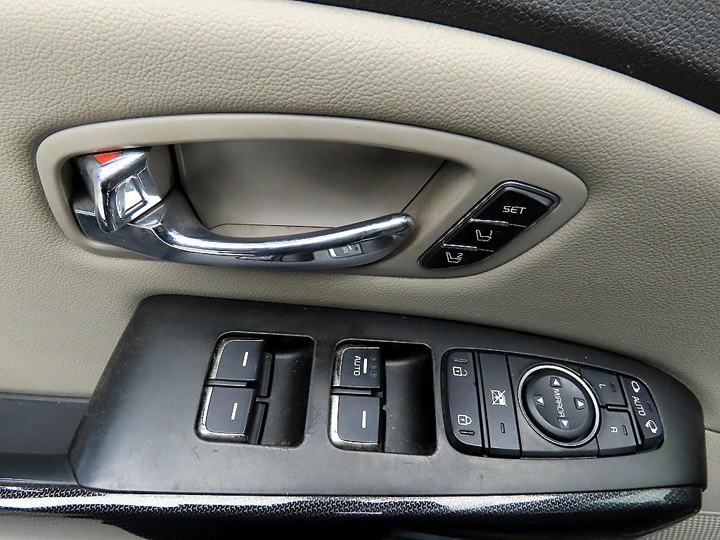 KIA Carnival - Vista 11