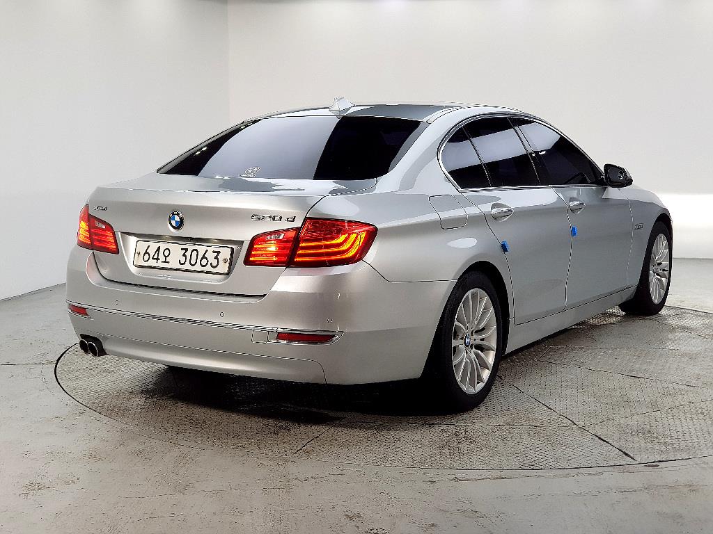 BMW 5 Series - Vista 4