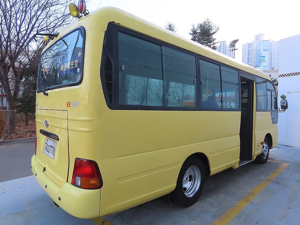 medium and large bus Hyundai bus - Vista 7
