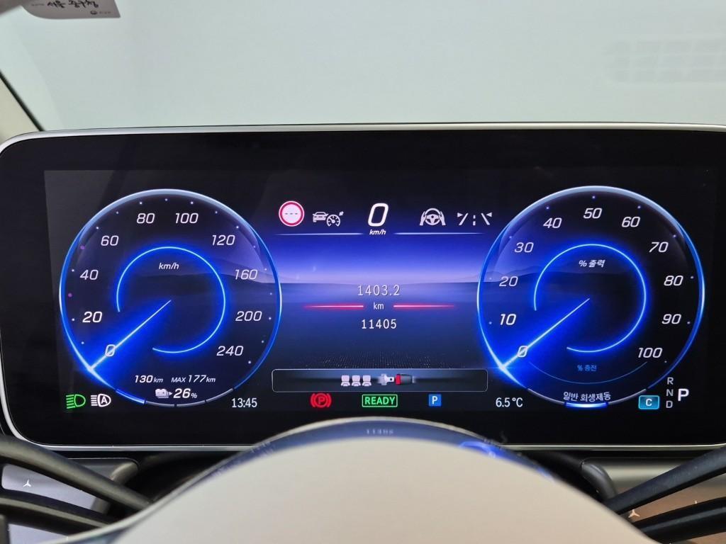 Mercedes Benz EQE - Vista 6