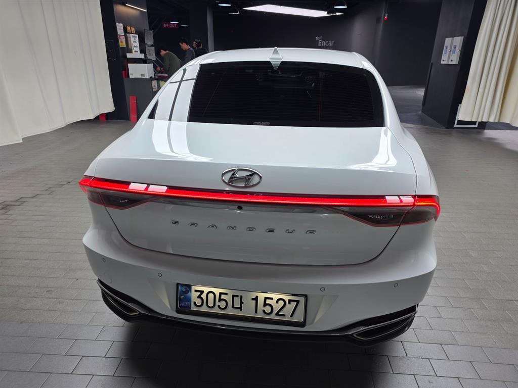 HYUNDAI Grandeur - Vista 5